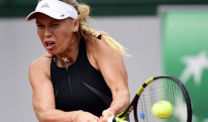 Roland Garros: Wozniacki domina e vola agli ottavi