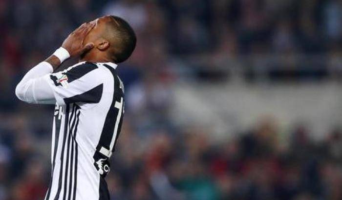 Ufficiale, la Juventus riscatta Douglas Costa per 40 milioni