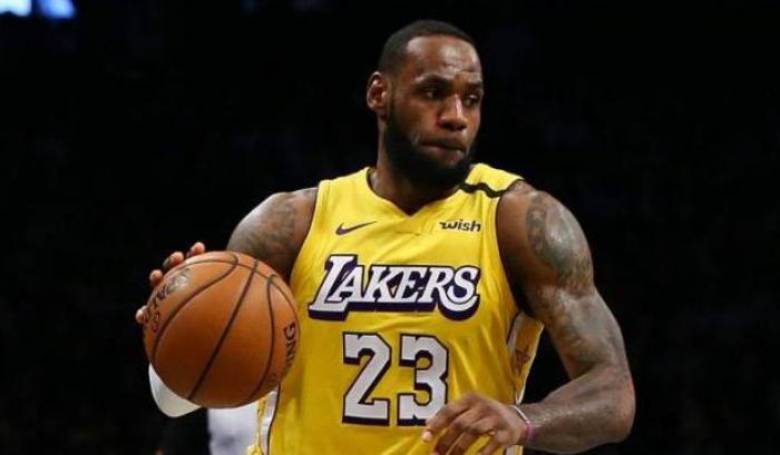Tripla doppia per LeBron James: i Lakers battono i Kings (VIDEO)