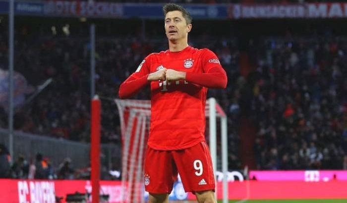 Il Bayern Monaco batte 2-1 l'Eintracht e passa il turno