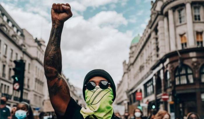 Hamilton scende in piazza per sostenere il movimento 'Black Lives Matter'