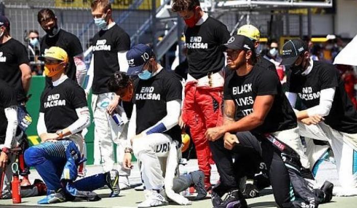 La Formula 1 si inginocchia contro il razzismo, Lecrerc e Verstappen restano in piedi