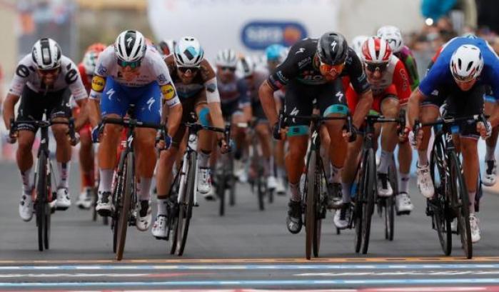 Giro d’Italia, quarto sigillo di Démare nell’11a tappa, battuto ancora Sagan
