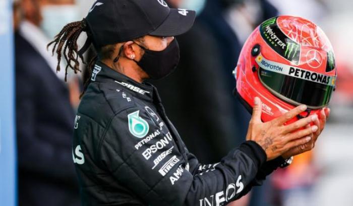 Lewis Hamilton conquista la 91° vittoria nel GP di Eifel ed eguaglia Schumacher