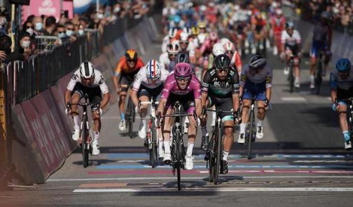 Il Covid colpisce il Giro d'Italia: positivi in otto