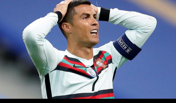 Cristiano Ronaldo, quarantena a Torino: il portoghese è in volo per l'Italia