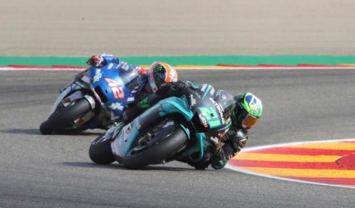 MotoGp, a Teruel trionfo di Morbidelli. Sul podio doppietta Suzuki, crollo Yamaha e Ducati