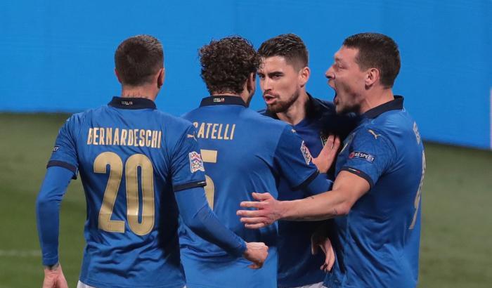 Italia Polonia 2-0: gli Azzurri annullano la Polonia e guadagnano la vetta del girone.