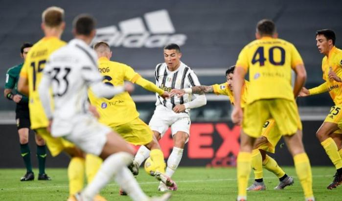 Juventus-Cagliari 2-0: la doppietta di Cr7 porta i bianconeri a -1 dal Milan