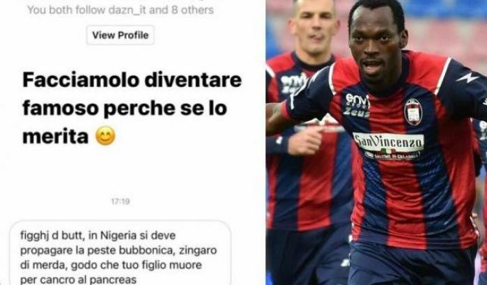Insulti razzisti all'attaccante del Crotone Simy: lui pubblica tutto su Instagram
