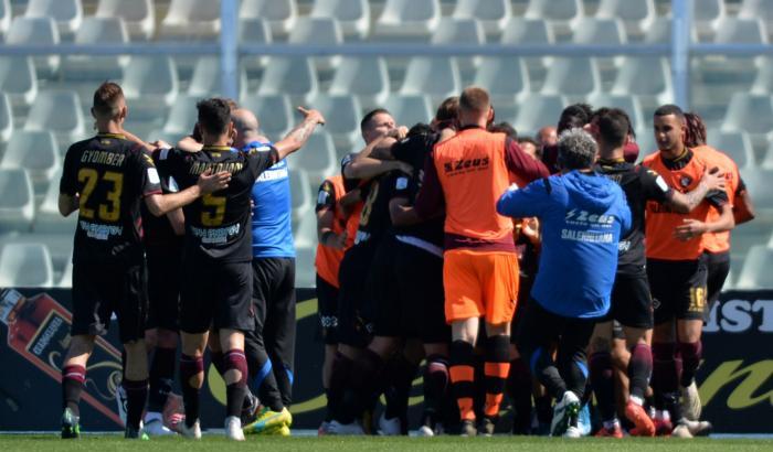 La Salernitana torna in Serie A dopo 23 anni, retrocedono Cosenza e Reggiana, Spal fuori dai playoff
