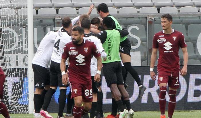 Lo Spezia batte 4-1 il Torino conquistando un'incredibile salvezza e mettendo in serio pericolo i granata