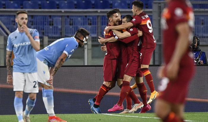 Roma-Lazio 2-0: Fonseca festeggia la sua ultima apparizione all'Olimpico. Lazio fuori dalla Champions.