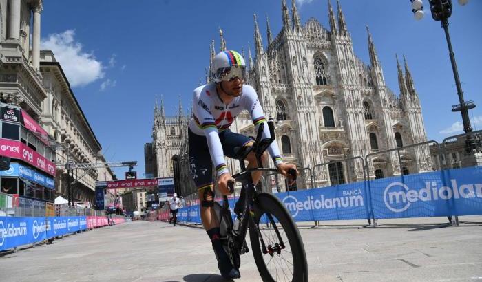 Filippo Ganna vince la cronometro finale a Milano, Bernal conquista il Giro d'Italia