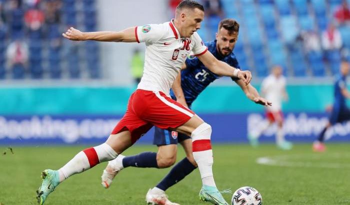 La Slovacchia passa a sorpresa sulla Polonia: nel 2-1 decisivo Skriniar