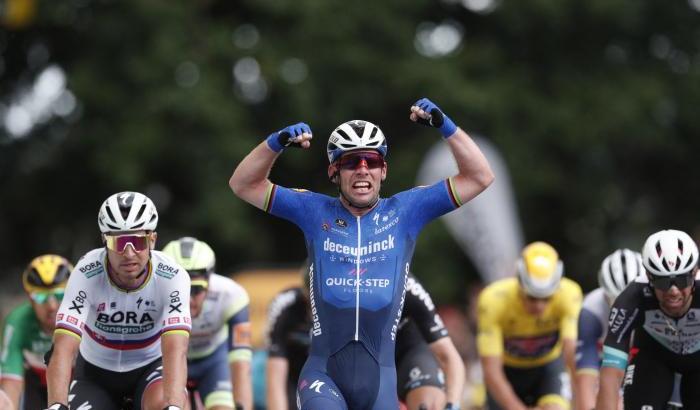 Cavendish torna a vincere al Tour de France nella giornata delle proteste dei corridori
