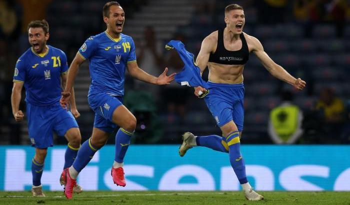 Allo scadere Dovbyk regala l'Inghilterra e l'Olimpico a Shevchenko e l'Ucraina, Svezia eliminata ai supplementari