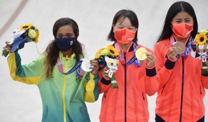 A Tokyo il podio più giovane di sempre: prima e seconda due ragazzine di 13 anni nello skateboard