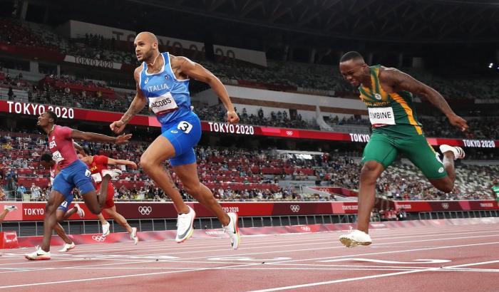 Un italiano è l'uomo più veloce del mondo: Marcell Jacobs è medaglia d'oro nei 100 metri
