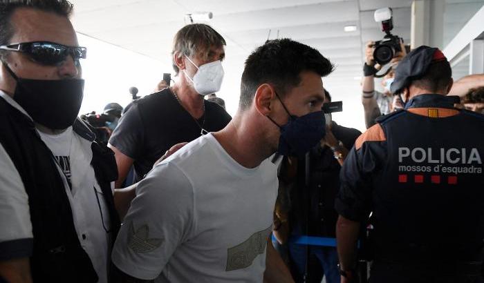 Messi sbarca a Parigi: tifosi del Psg in delirio
