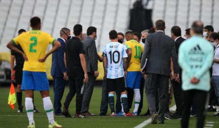 Funzionari interrompono Brasile-Argentina: alcuni giocatori sudamericani non avevano rispettato la quarantena