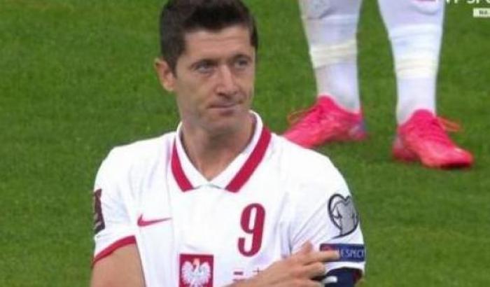 Lewandowski contro i tifosi polacchi che hanno fischiato la nazionale inglese inginocchiata