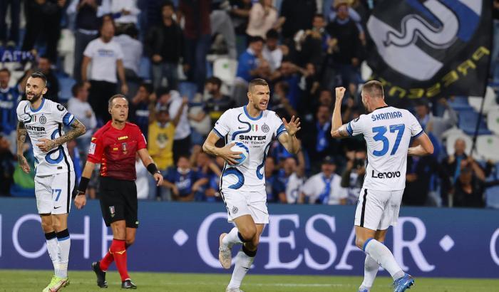 L'Inter di rimonta sul Sassuolo: con Dzeko e Martinez arriva la vittoria per 2-1