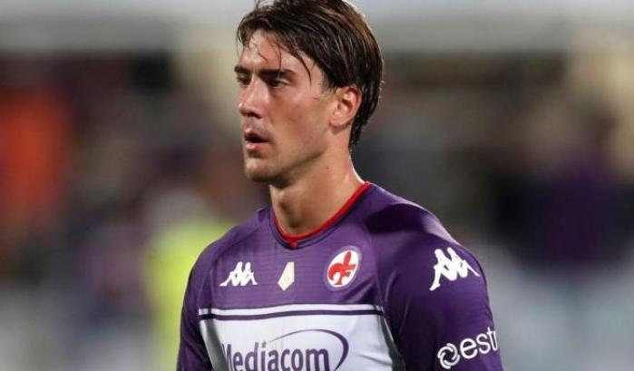 Gli agenti di Vlahovic chiudono alla Fiorentina: "Nessuna intenzione di trattare il rinnovo"