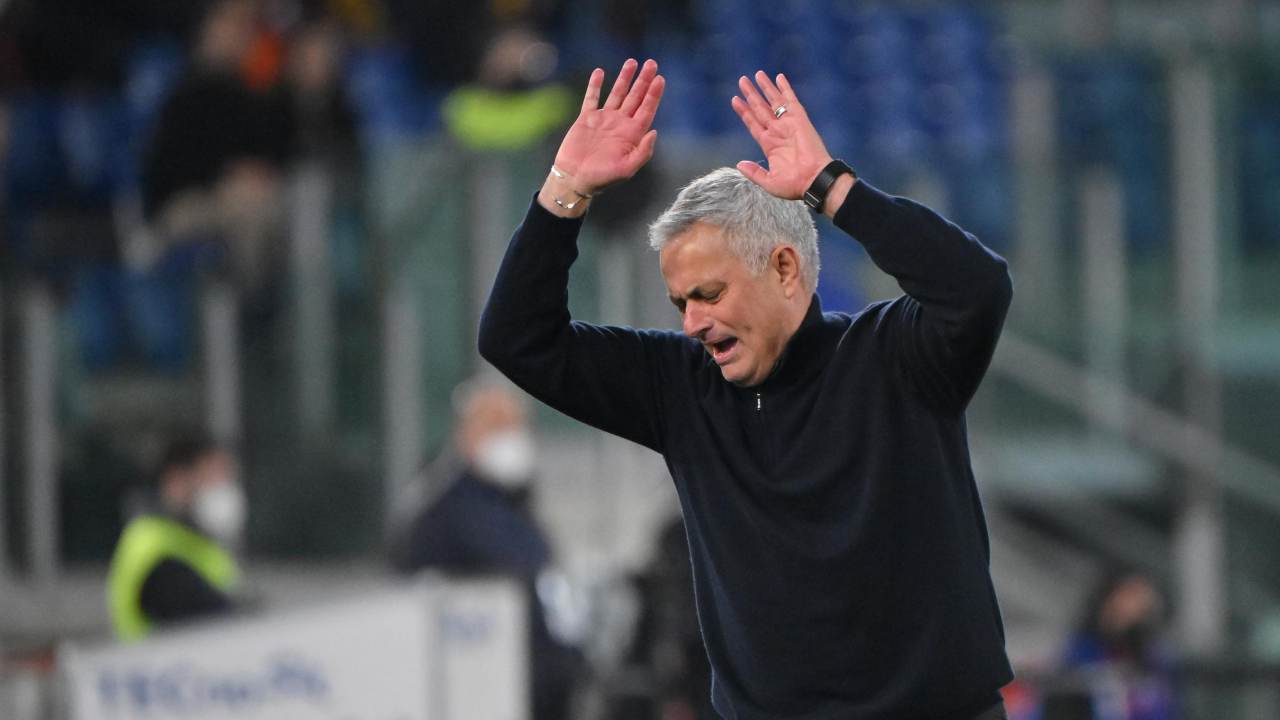 Roma, Mourinho rischia una maxi squalifica per le parole rivolte all'arbitro Pairetto