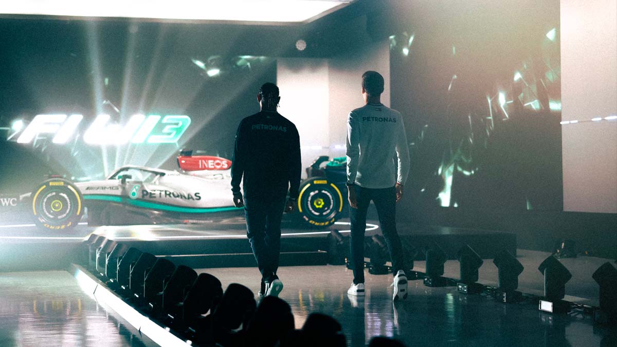 La Mercedes svela la nuova W13, Hamilton non vede l'ora: "Pronto per vincere il mondiale"