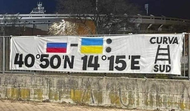 Ucraina, striscione dei tifosi del Verona che invita a bombardare Napoli. L'Hellas: "Condanna per gesti di odio"