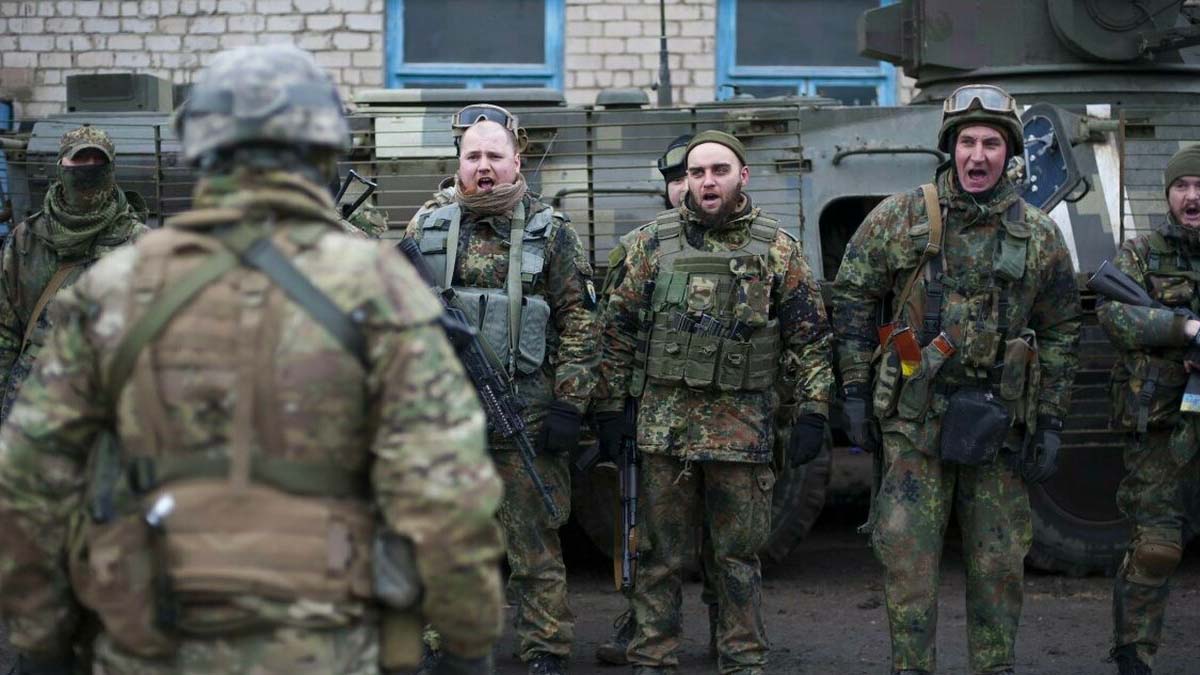 Ucraina, gli ultras neonazisti del Metalist combattono nelle città assediate